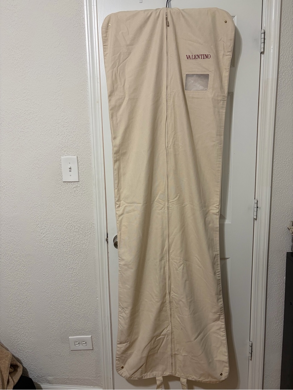 Valentino Authentic Cream Garment Canvas Bag 72’/23’ And Valentino Black Hanger